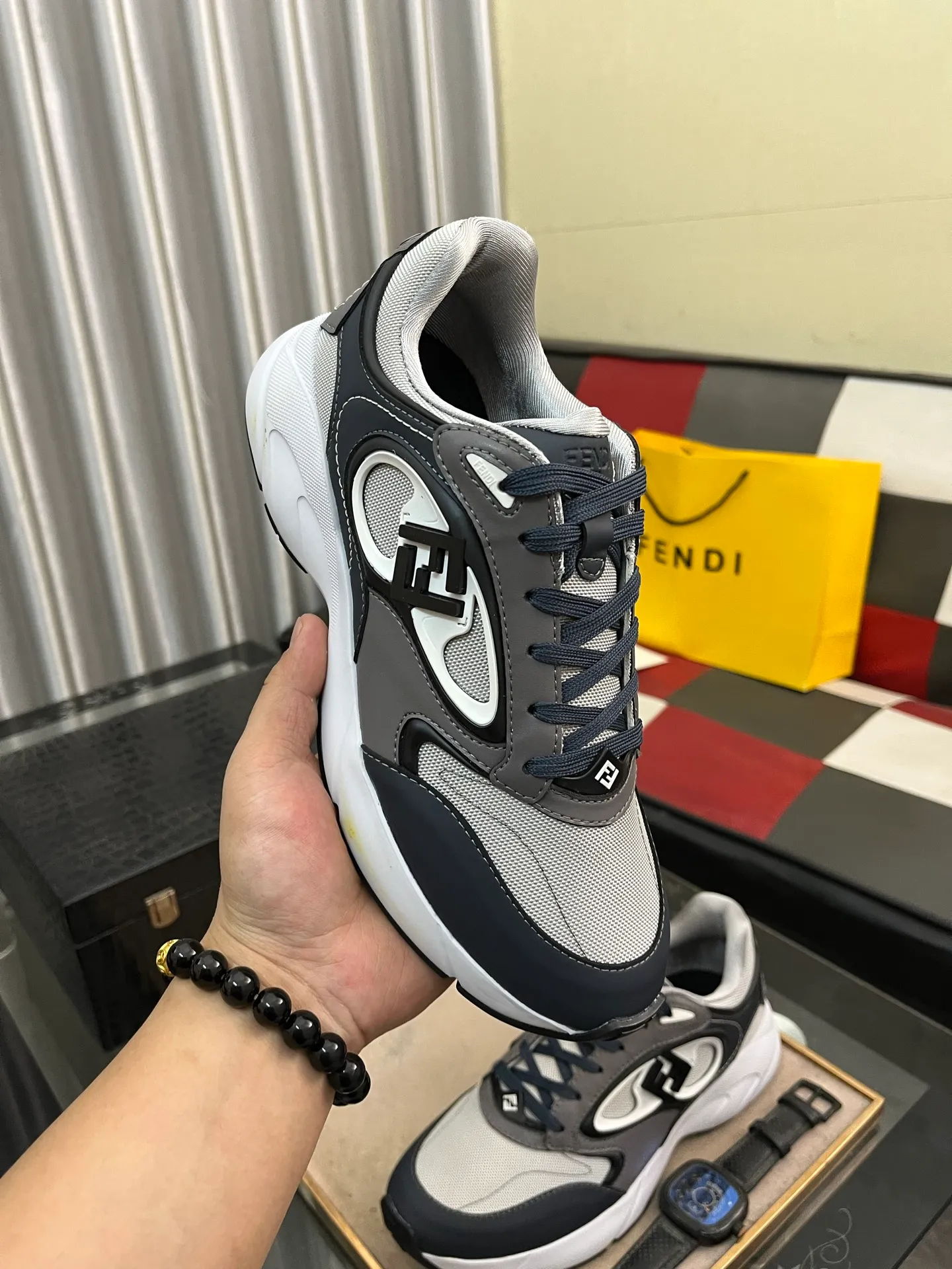 Men's Men's Shoes 💰760⌚️⌚️(Higher version) [Fendi] Fendi's latest casual shoes for men! Available at counters simultaneously! A one-to-one replica of the original. Made entirely of imported top-grain calfskin, the interior is made of top-grain water-dyed cowhide, and the original factory-supplied rubber outsole. Leading new fashion concepts. Matching code: 38-44. 45 can be customized and non-returnable! 3️⃣colors available